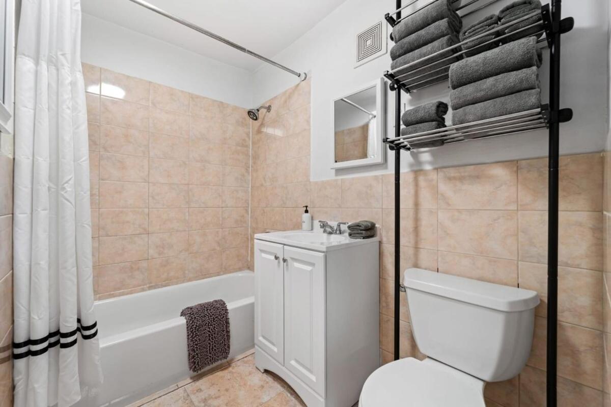 Convenient 2br - Walking Distance To Times Square Apartment *