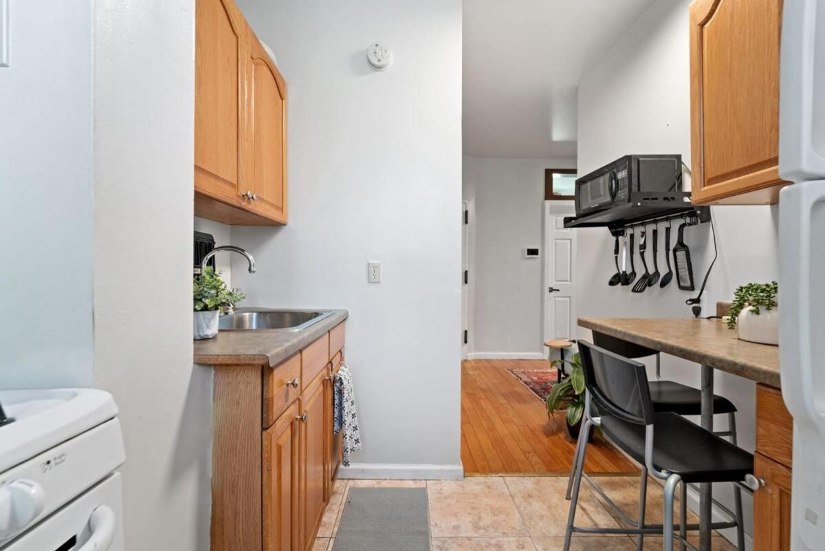 Convenient 2br - Walking Distance To Times Square Apartment